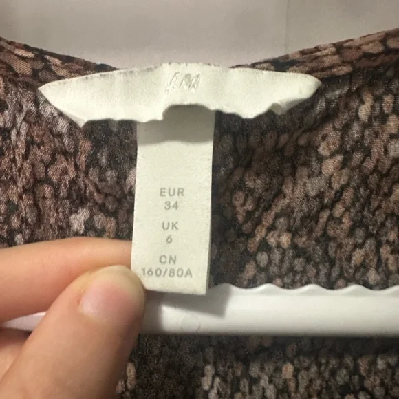 H&M Earthy Patterned Top - Picture 3 of 4